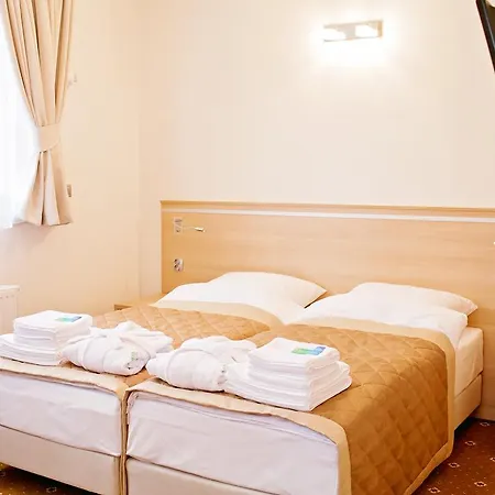 Uzdrowisko Cieplice - - Dlugi Dom Resort *